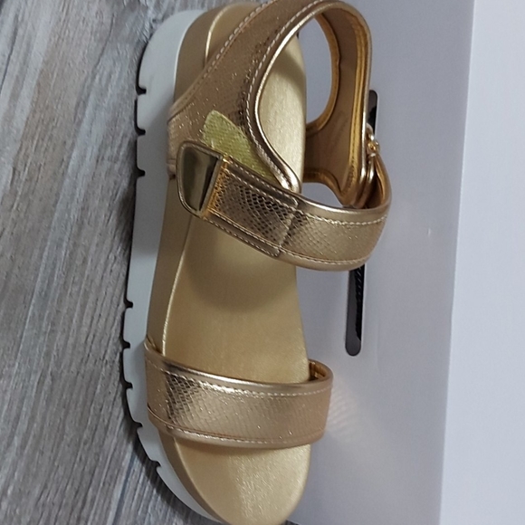 Sandals - Picture 2 of 3